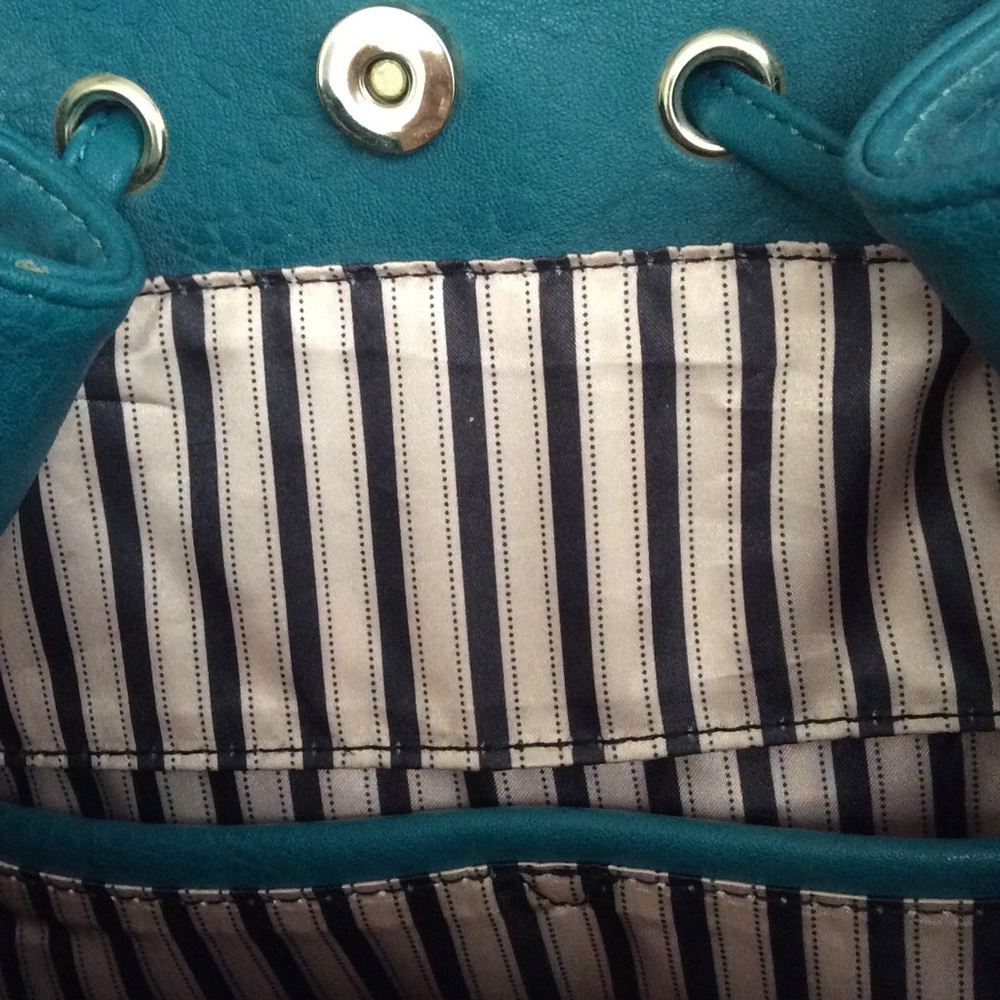 Gorgeous new vegan leather bag/backpack - Picture 4 of 4